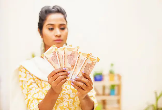 indian-female-counting-cash